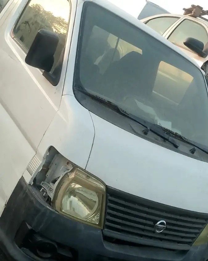 نيسان أورفان 2010 قطع غيار — صورة 2